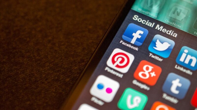social e-commerce examples