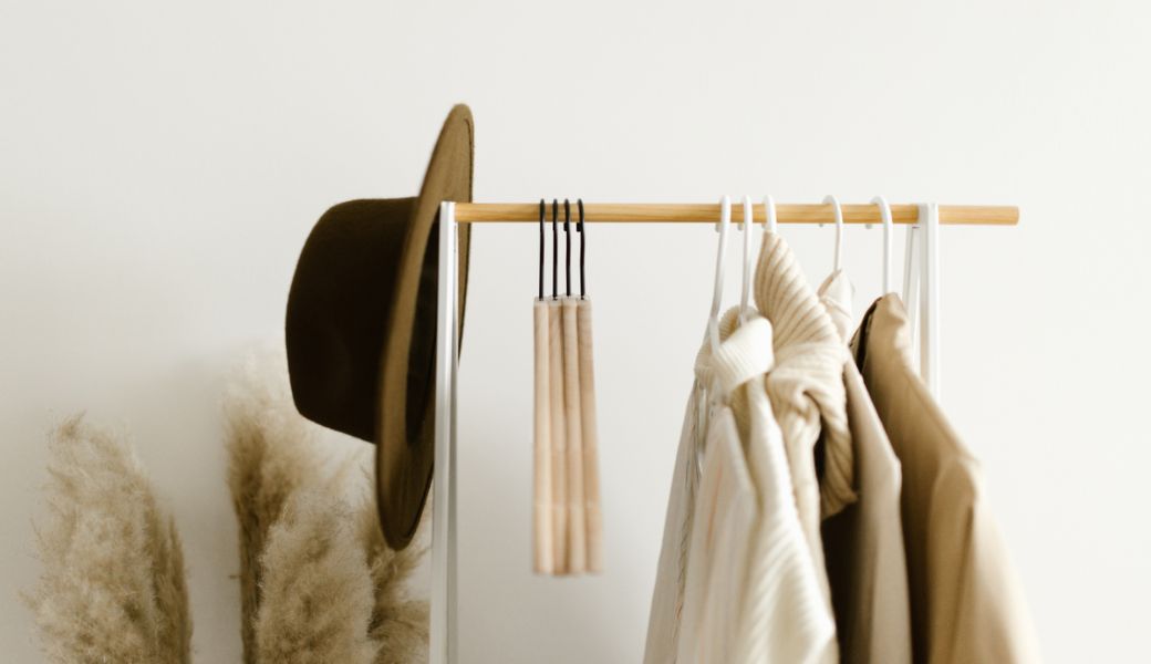 best items to sell on shopify clothes