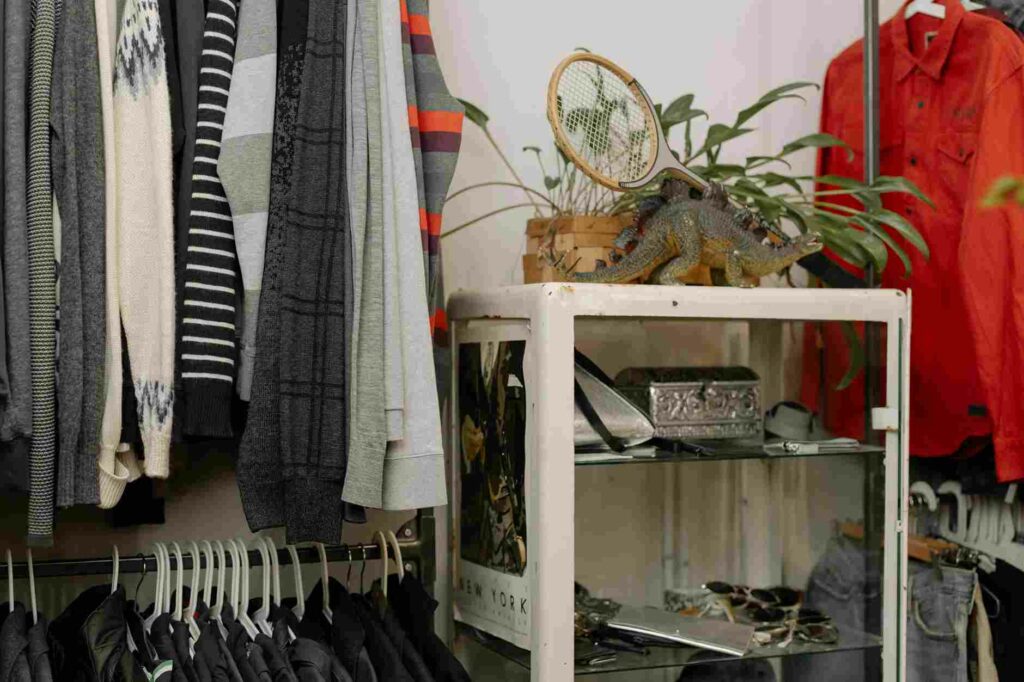 Secondhand clothing shop - world's best business opportunity